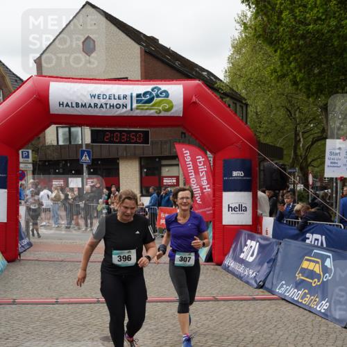 04.05.2025 - 8. Wedeler Halbmarathon Felixshl http://msf.ph/oto/7826818 04.05.2025 12:03:48 Ziel 146, 307, 396, 771 meine-sportfotos.de