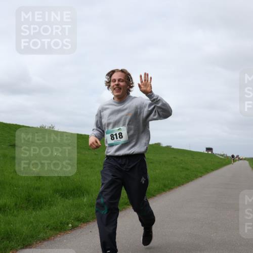 04.05.2025 - 8. Wedeler Halbmarathon Yannick Fuchs http://msf.ph/oto/7826822 04.05.2025 11:55:50 Laufen 818 meine-sportfotos.de