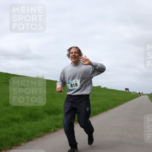 04.05.2025 - 8. Wedeler Halbmarathon Yannick Fuchs http://msf.ph/oto/7826824 04.05.2025 11:55:50 Laufen 818 meine-sportfotos.de
