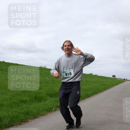 04.05.2025 - 8. Wedeler Halbmarathon Yannick Fuchs http://msf.ph/oto/7826827 04.05.2025 11:55:50 Laufen 818 meine-sportfotos.de