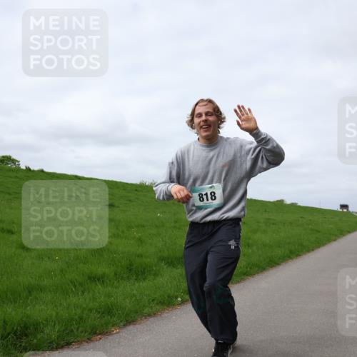 04.05.2025 - 8. Wedeler Halbmarathon Yannick Fuchs http://msf.ph/oto/7826829 04.05.2025 11:55:50 Laufen 818 meine-sportfotos.de
