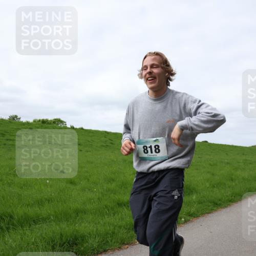 04.05.2025 - 8. Wedeler Halbmarathon Yannick Fuchs http://msf.ph/oto/7826840 04.05.2025 11:55:50 Laufen 818, 15 meine-sportfotos.de
