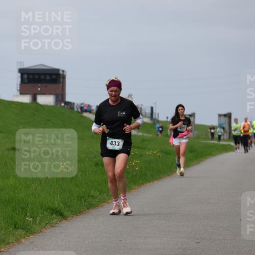 04.05.2025 - 8. Wedeler Halbmarathon Yannick Fuchs http://msf.ph/oto/7826843 04.05.2025 11:56:01 Laufen 433, 477 meine-sportfotos.de