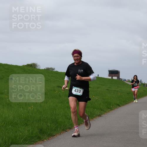 04.05.2025 - 8. Wedeler Halbmarathon Yannick Fuchs http://msf.ph/oto/7826922 04.05.2025 11:56:07 Laufen 433, 477 meine-sportfotos.de