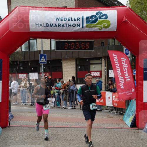 04.05.2025 - 8. Wedeler Halbmarathon Felixshl http://msf.ph/oto/7826929 04.05.2025 12:03:56 Ziel 146, 494, 926 meine-sportfotos.de
