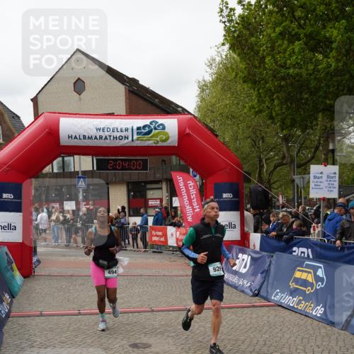 04.05.2025 - 8. Wedeler Halbmarathon Felixshl http://msf.ph/oto/7826959 04.05.2025 12:03:58 Ziel 176, 494, 926 meine-sportfotos.de