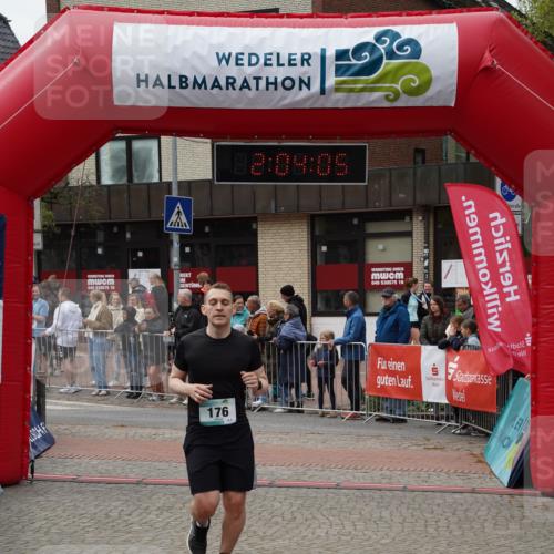 04.05.2025 - 8. Wedeler Halbmarathon Felixshl http://msf.ph/oto/7827021 04.05.2025 12:04:03 Ziel 176 meine-sportfotos.de