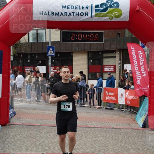 04.05.2025 - 8. Wedeler Halbmarathon Felixshl http://msf.ph/oto/7827047 04.05.2025 12:04:03 Ziel 176 meine-sportfotos.de