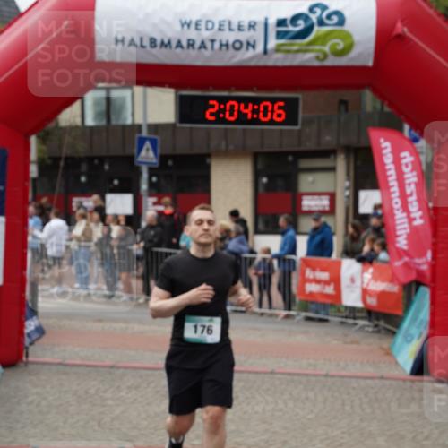 04.05.2025 - 8. Wedeler Halbmarathon Felixshl http://msf.ph/oto/7827056 04.05.2025 12:04:04 Ziel 176 meine-sportfotos.de