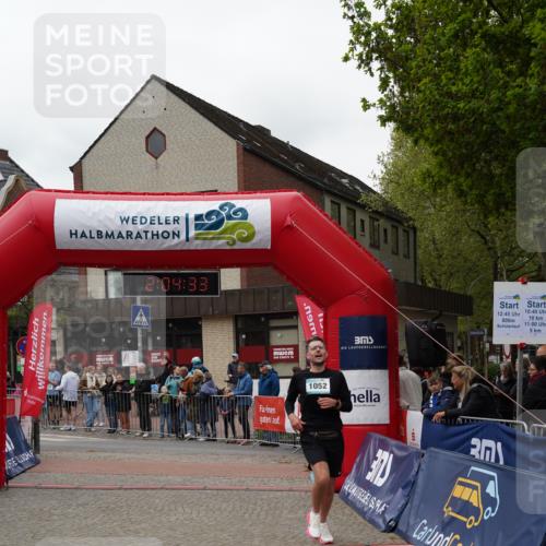 04.05.2025 - 8. Wedeler Halbmarathon Felixshl http://msf.ph/oto/7827153 04.05.2025 12:04:31 Ziel 1052 meine-sportfotos.de