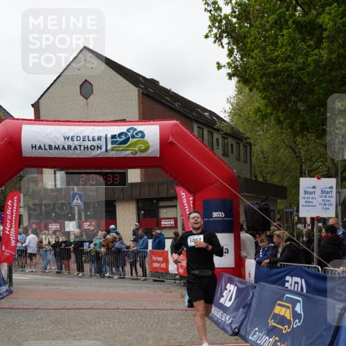 04.05.2025 - 8. Wedeler Halbmarathon Felixshl http://msf.ph/oto/7827161 04.05.2025 12:04:31 Ziel 1052 meine-sportfotos.de