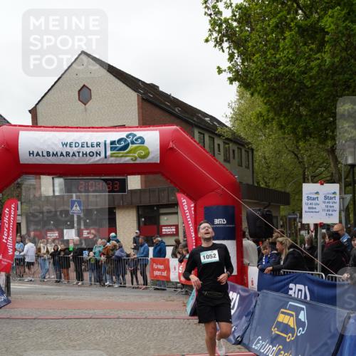 04.05.2025 - 8. Wedeler Halbmarathon Felixshl http://msf.ph/oto/7827170 04.05.2025 12:04:31 Ziel 1052 meine-sportfotos.de