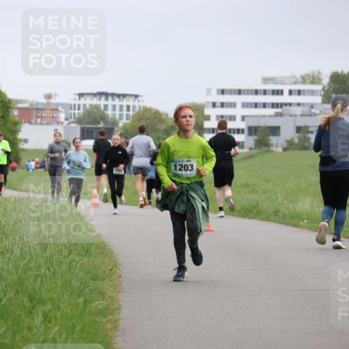 04.05.2025 - 8. Wedeler Halbmarathon Yannick Fuchs http://msf.ph/oto/7827206 04.05.2025 11:14:43 Laufen 1203 meine-sportfotos.de