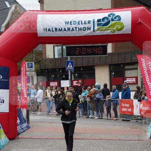 04.05.2025 - 8. Wedeler Halbmarathon Felixshl http://msf.ph/oto/7827227 04.05.2025 12:04:38 Ziel 443, 694 meine-sportfotos.de