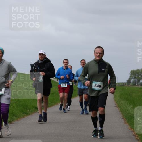 04.05.2025 - 8. Wedeler Halbmarathon Yannick Fuchs http://msf.ph/oto/7827261 04.05.2025 11:57:04 Laufen 872, 909, 111, 183, 15, 849 meine-sportfotos.de