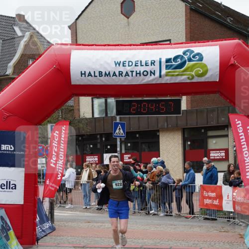 04.05.2025 - 8. Wedeler Halbmarathon Felixshl http://msf.ph/oto/7827299 04.05.2025 12:04:55 Ziel 922 meine-sportfotos.de