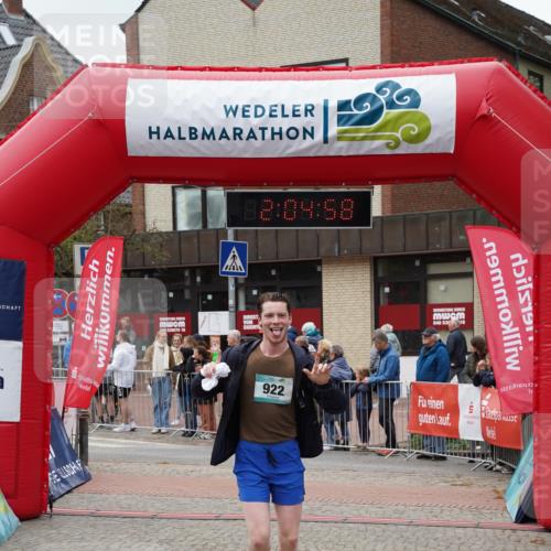 04.05.2025 - 8. Wedeler Halbmarathon Felixshl http://msf.ph/oto/7827362 04.05.2025 12:04:56 Ziel 922 meine-sportfotos.de