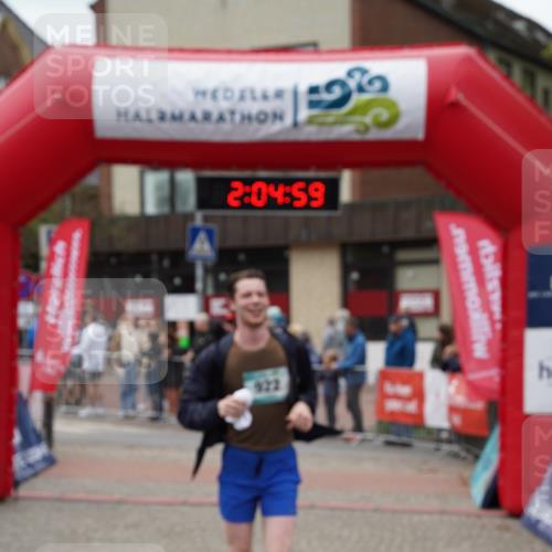 04.05.2025 - 8. Wedeler Halbmarathon Felixshl http://msf.ph/oto/7827378 04.05.2025 12:04:57 Ziel 922 meine-sportfotos.de