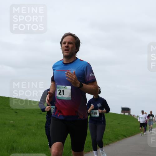 04.05.2025 - 8. Wedeler Halbmarathon Yannick Fuchs http://msf.ph/oto/7827397 04.05.2025 11:34:21 Laufen 2024, 21, 458 meine-sportfotos.de