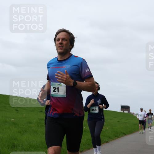 04.05.2025 - 8. Wedeler Halbmarathon Yannick Fuchs http://msf.ph/oto/7827401 04.05.2025 11:34:21 Laufen 21, 458 meine-sportfotos.de