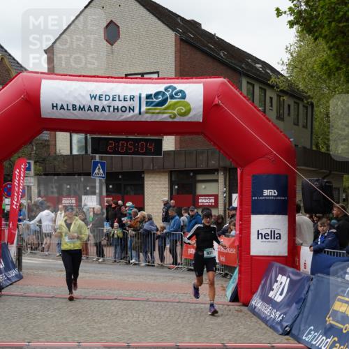 04.05.2025 - 8. Wedeler Halbmarathon Felixshl http://msf.ph/oto/7827403 04.05.2025 12:05:01 Ziel 580, 922, 931 meine-sportfotos.de