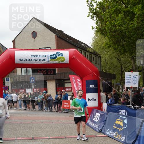 04.05.2025 - 8. Wedeler Halbmarathon Felixshl http://msf.ph/oto/7827614 04.05.2025 12:05:31 Ziel 328, 879 meine-sportfotos.de