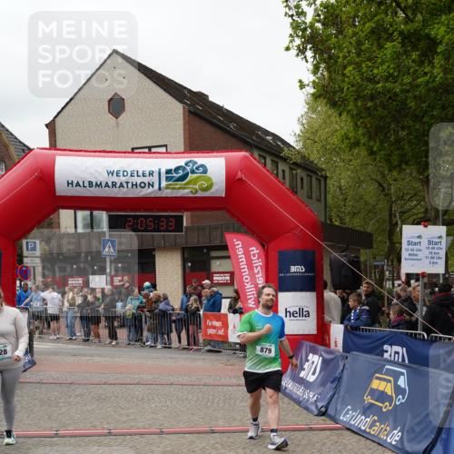 04.05.2025 - 8. Wedeler Halbmarathon Felixshl http://msf.ph/oto/7827624 04.05.2025 12:05:31 Ziel 328, 879 meine-sportfotos.de