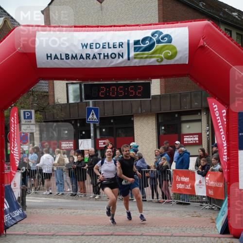 04.05.2025 - 8. Wedeler Halbmarathon Felixshl http://msf.ph/oto/7827653 04.05.2025 12:05:50 Ziel 45, 91, 92 meine-sportfotos.de