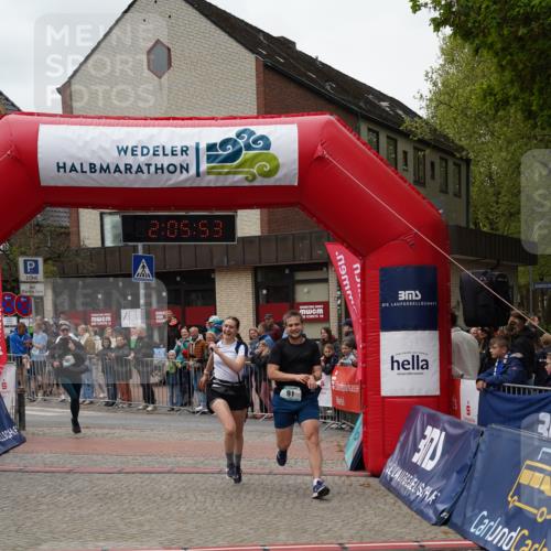 04.05.2025 - 8. Wedeler Halbmarathon Felixshl http://msf.ph/oto/7827672 04.05.2025 12:05:51 Ziel 45, 91, 92 meine-sportfotos.de