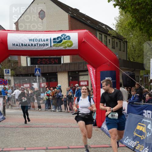 04.05.2025 - 8. Wedeler Halbmarathon Felixshl http://msf.ph/oto/7827727 04.05.2025 12:05:52 Ziel 45, 91, 92 meine-sportfotos.de