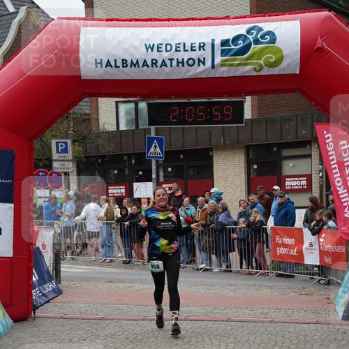04.05.2025 - 8. Wedeler Halbmarathon Felixshl http://msf.ph/oto/7827809 04.05.2025 12:05:56 Ziel 45, 91, 92, 958 meine-sportfotos.de