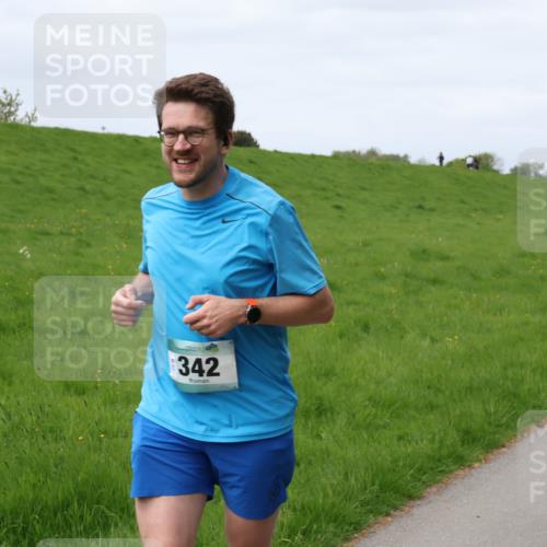 04.05.2025 - 8. Wedeler Halbmarathon Yannick Fuchs http://msf.ph/oto/7827838 04.05.2025 11:57:46 Laufen 342 meine-sportfotos.de