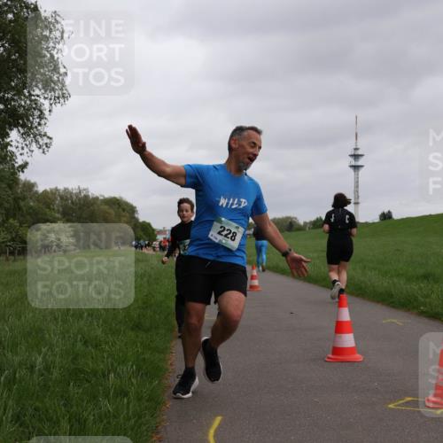 04.05.2025 - 8. Wedeler Halbmarathon Yannick Fuchs http://msf.ph/oto/7827873 04.05.2025 11:15:32 Laufen 154, 228 meine-sportfotos.de