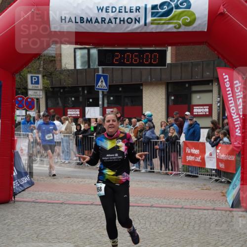 04.05.2025 - 8. Wedeler Halbmarathon Felixshl http://msf.ph/oto/7827885 04.05.2025 12:05:58 Ziel 45, 469, 958 meine-sportfotos.de