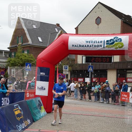 04.05.2025 - 8. Wedeler Halbmarathon Felixshl http://msf.ph/oto/7827903 04.05.2025 12:06:01 Ziel 469, 958 meine-sportfotos.de