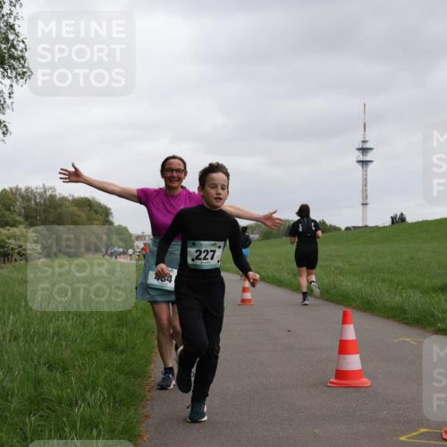 04.05.2025 - 8. Wedeler Halbmarathon Yannick Fuchs http://msf.ph/oto/7827918 04.05.2025 11:15:33 Laufen 484, 227 meine-sportfotos.de