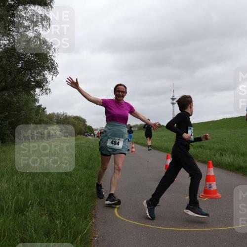 04.05.2025 - 8. Wedeler Halbmarathon Yannick Fuchs http://msf.ph/oto/7827951 04.05.2025 11:15:34 Laufen 484 meine-sportfotos.de