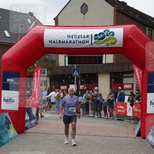 04.05.2025 - 8. Wedeler Halbmarathon Felixshl http://msf.ph/oto/7828003 04.05.2025 12:06:05 Ziel 154, 445, 469 meine-sportfotos.de