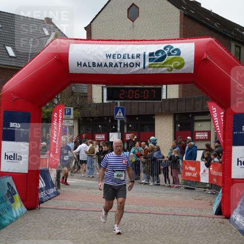 04.05.2025 - 8. Wedeler Halbmarathon Felixshl http://msf.ph/oto/7828011 04.05.2025 12:06:05 Ziel 154, 445, 469 meine-sportfotos.de