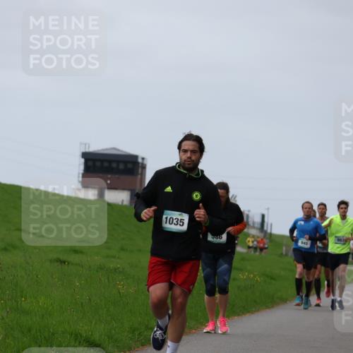 04.05.2025 - 8. Wedeler Halbmarathon Yannick Fuchs http://msf.ph/oto/7828026 04.05.2025 11:34:54 Laufen 1035, 945, 566, 982 meine-sportfotos.de