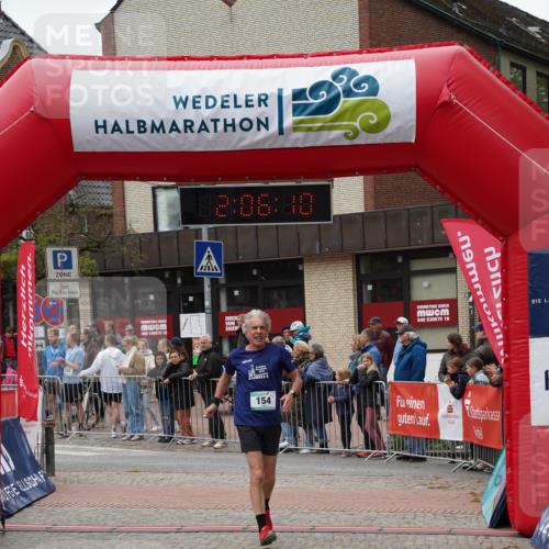 04.05.2025 - 8. Wedeler Halbmarathon Felixshl http://msf.ph/oto/7828083 04.05.2025 12:06:08 Ziel 154, 445 meine-sportfotos.de