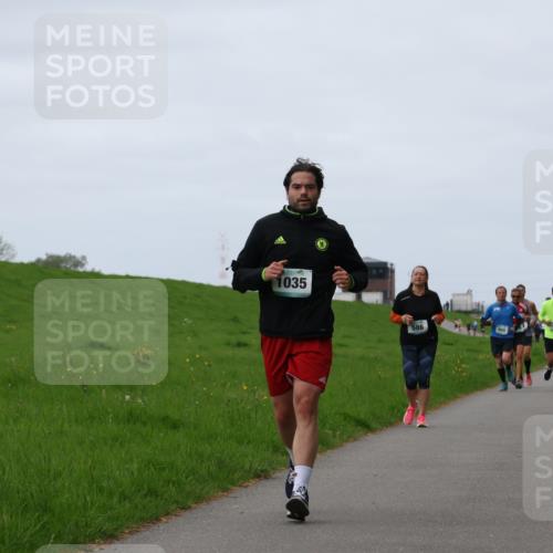 04.05.2025 - 8. Wedeler Halbmarathon Yannick Fuchs http://msf.ph/oto/7828088 04.05.2025 11:34:57 Laufen 035, 586 meine-sportfotos.de