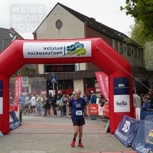 04.05.2025 - 8. Wedeler Halbmarathon Felixshl http://msf.ph/oto/7828112 04.05.2025 12:06:09 Ziel 154, 445 meine-sportfotos.de