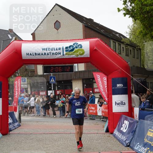 04.05.2025 - 8. Wedeler Halbmarathon Felixshl http://msf.ph/oto/7828120 04.05.2025 12:06:10 Ziel 154, 445, 943 meine-sportfotos.de