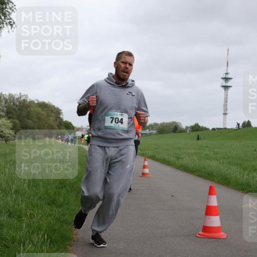 04.05.2025 - 8. Wedeler Halbmarathon Yannick Fuchs http://msf.ph/oto/7828124 04.05.2025 11:15:46 Laufen 704 meine-sportfotos.de