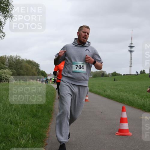 04.05.2025 - 8. Wedeler Halbmarathon Yannick Fuchs http://msf.ph/oto/7828140 04.05.2025 11:15:46 Laufen 704 meine-sportfotos.de