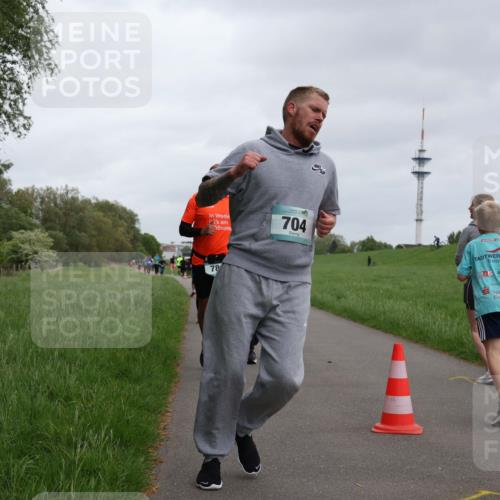 04.05.2025 - 8. Wedeler Halbmarathon Yannick Fuchs http://msf.ph/oto/7828147 04.05.2025 11:15:46 Laufen 704, 78 meine-sportfotos.de
