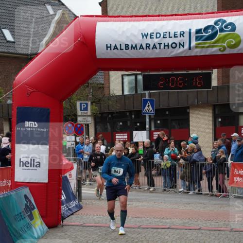 04.05.2025 - 8. Wedeler Halbmarathon Felixshl http://msf.ph/oto/7828179 04.05.2025 12:06:13 Ziel 154, 943, 970 meine-sportfotos.de