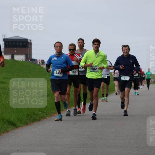 04.05.2025 - 8. Wedeler Halbmarathon Yannick Fuchs http://msf.ph/oto/7828191 04.05.2025 11:35:02 Laufen 586, 85, 982, 945, 186, 855, 51 meine-sportfotos.de