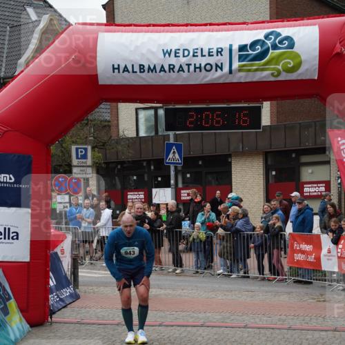 04.05.2025 - 8. Wedeler Halbmarathon Felixshl http://msf.ph/oto/7828206 04.05.2025 12:06:14 Ziel 154, 943, 970 meine-sportfotos.de